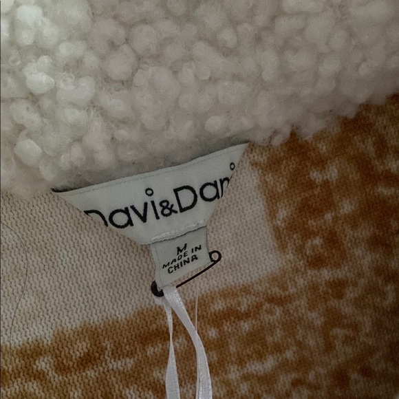 DAVI & DANI Tan and White Teddy Jacket with Plush Texture - Picture 3 of 5